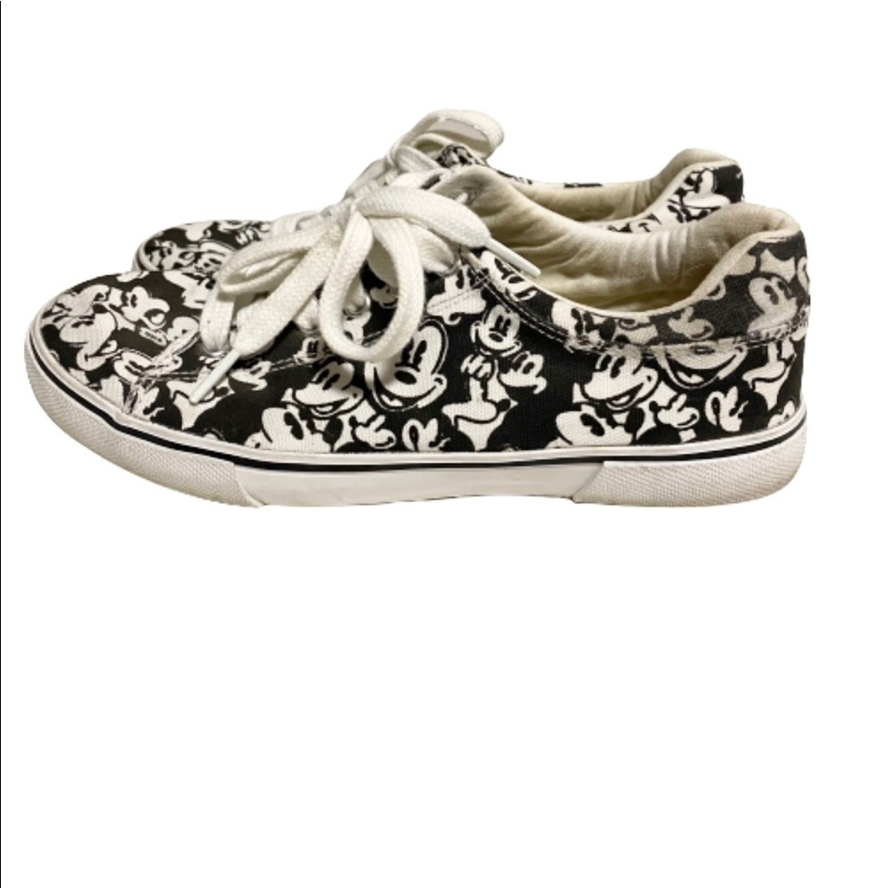 Disney Mickey Mouse canvas lace up sneaker size 8